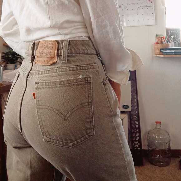 Urban Outfitters Denim - VTG Tan 550 Levi Jeans